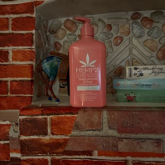 Hempz Sweet Jasmine & Rose Pink Herbal Moisturizer - Picture 10 of 11